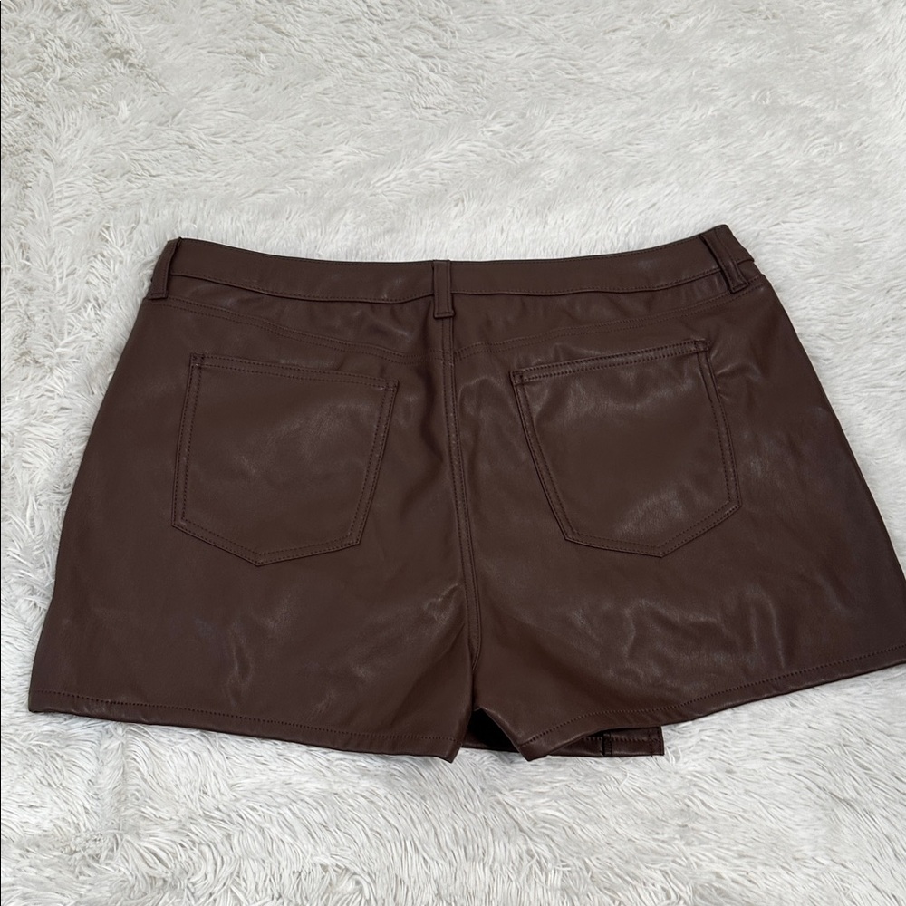 ☎️ NWT Celebrity Pink Faux Leather Skort - Picture 3 of 5